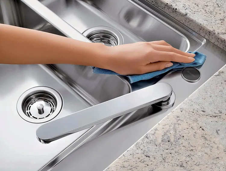 پاک کردن لکه آب روی سینک ظرفشویی